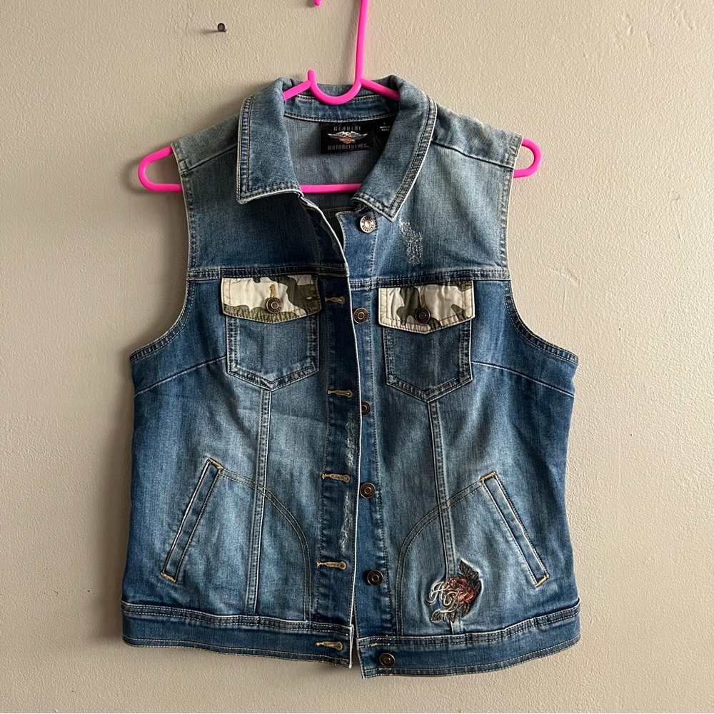 Harley Davidson Women’s Camo & Studs Accent Distressed Blue Jean Denim Vest sz S